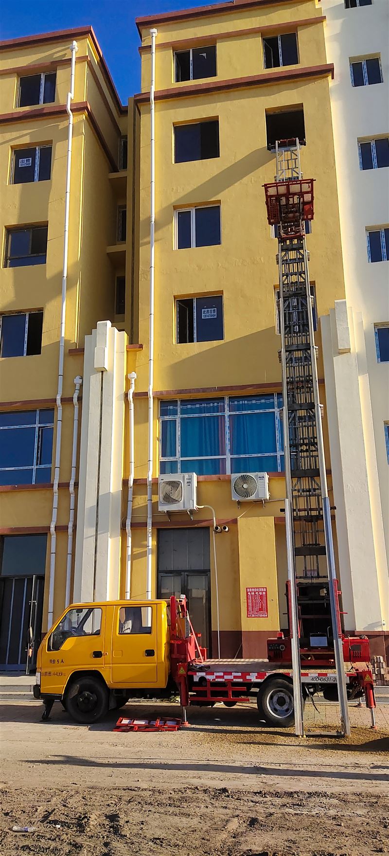 云梯车高空搬运