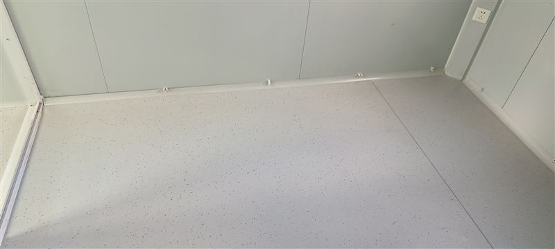 铺地毯；楼梯地毯、塑胶踏步；塑胶地板