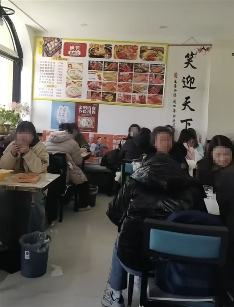 艳芳麻辣烫(铁南店)整体出兑