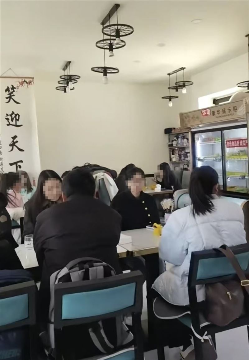 艳芳麻辣烫(铁南店)整体出兑