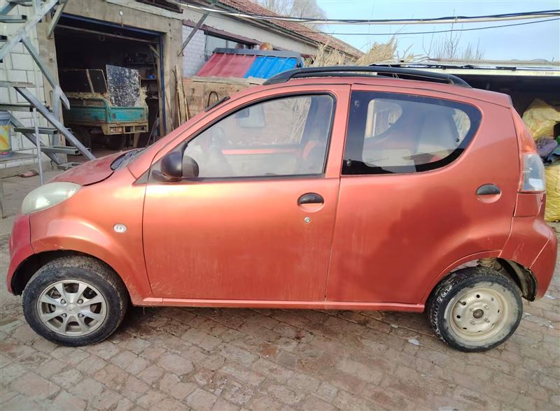 燃油小汽车  2800元